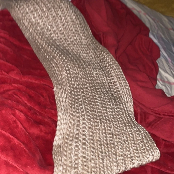 Calvin Klein gold ribbed knit scarf - Picture 16 of 17